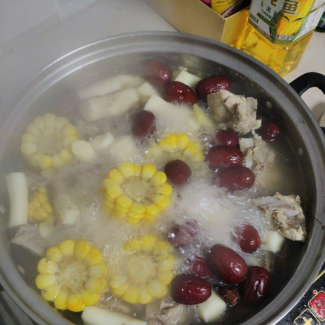 玉米山药炖排骨