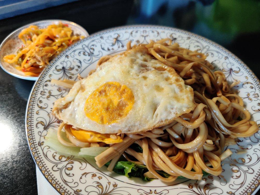 香到舔盘子🉐️荷包蛋焖面🍜超满足❗️