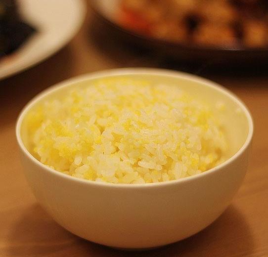 金闪闪的米饭的做法