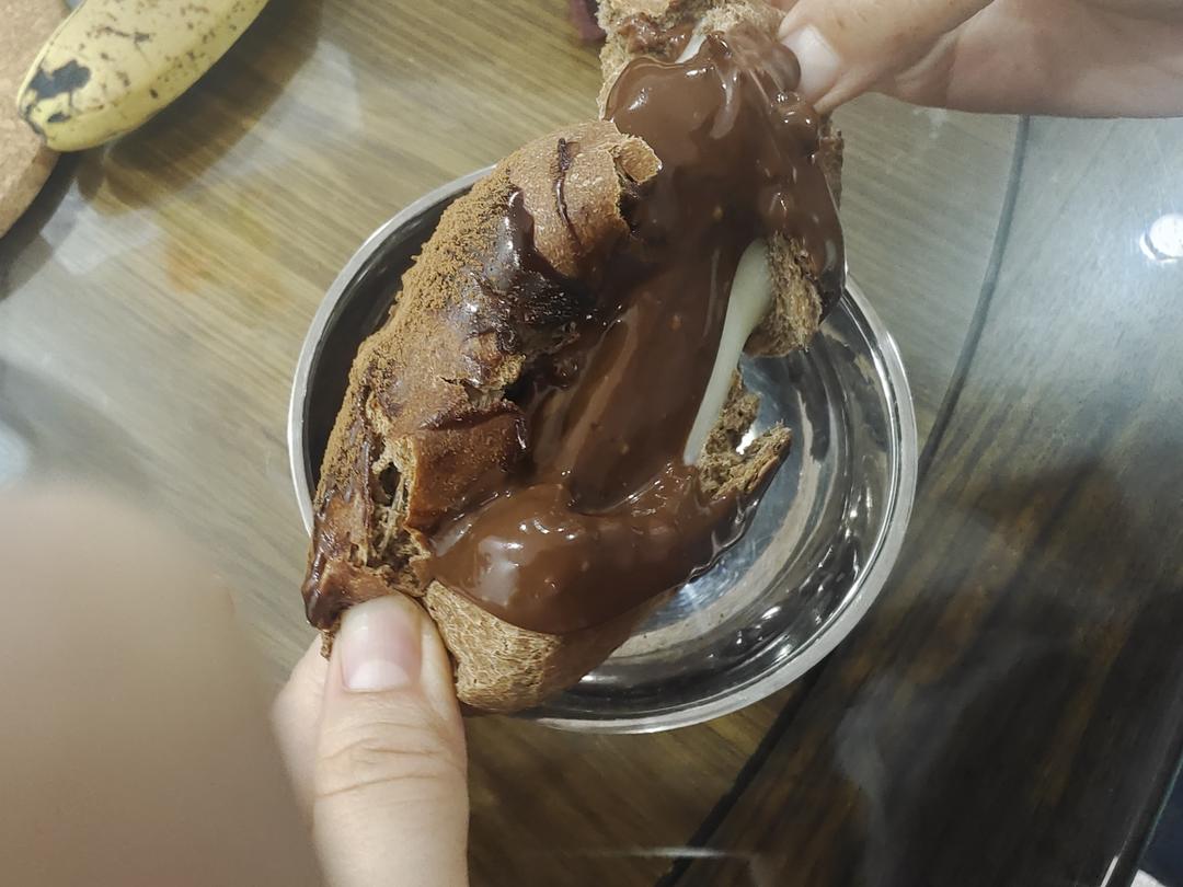 巧克力流心麻薯包