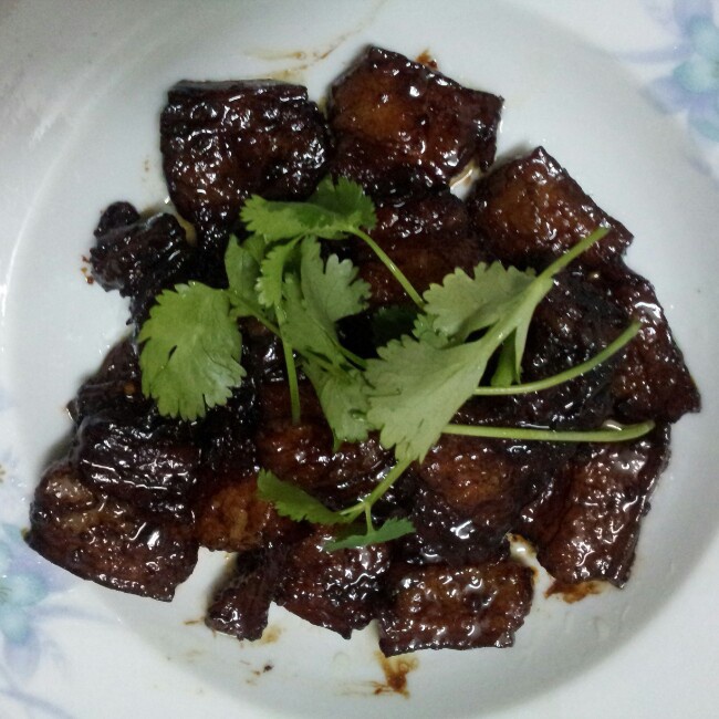 吃着碗里望着锅里的红烧肉