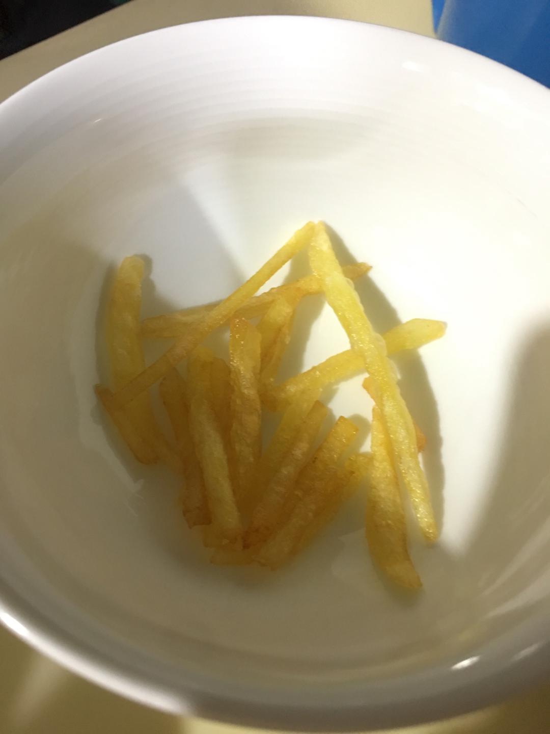 诈薯条🍟不洒盐好吃到爆炸的方法的做法 步骤1