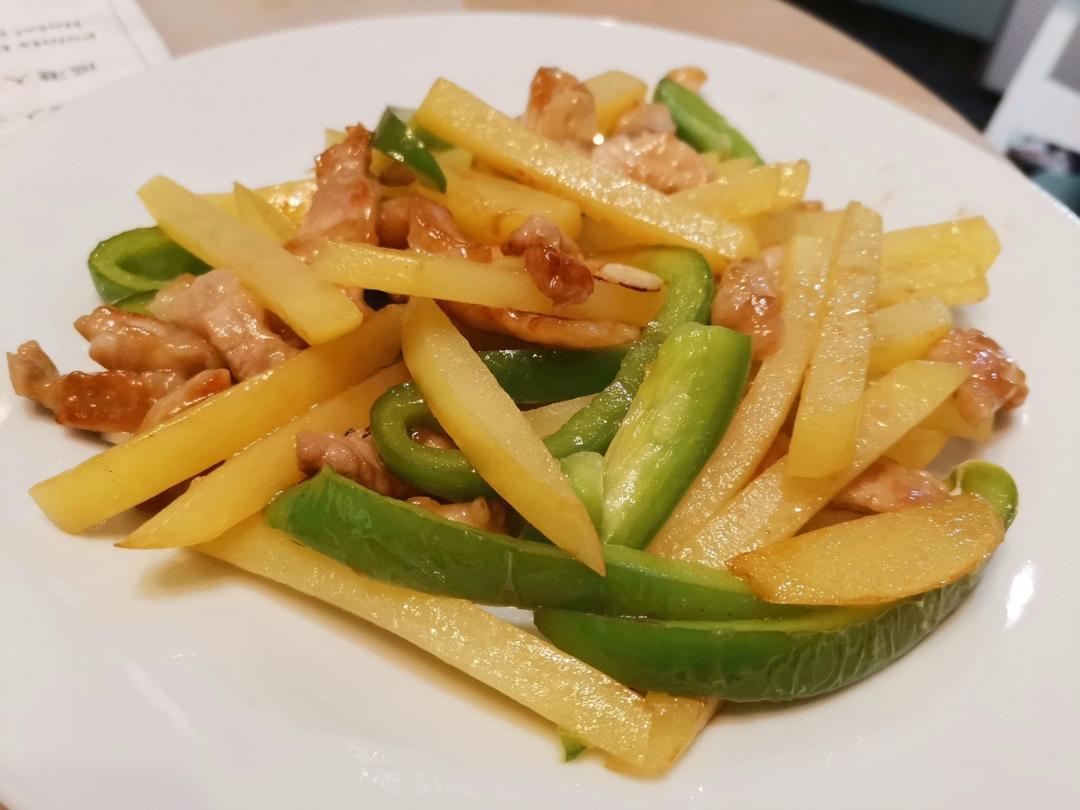 青椒土豆炒肉丝