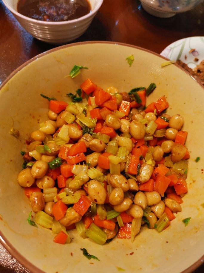 下酒菜：凉拌花生