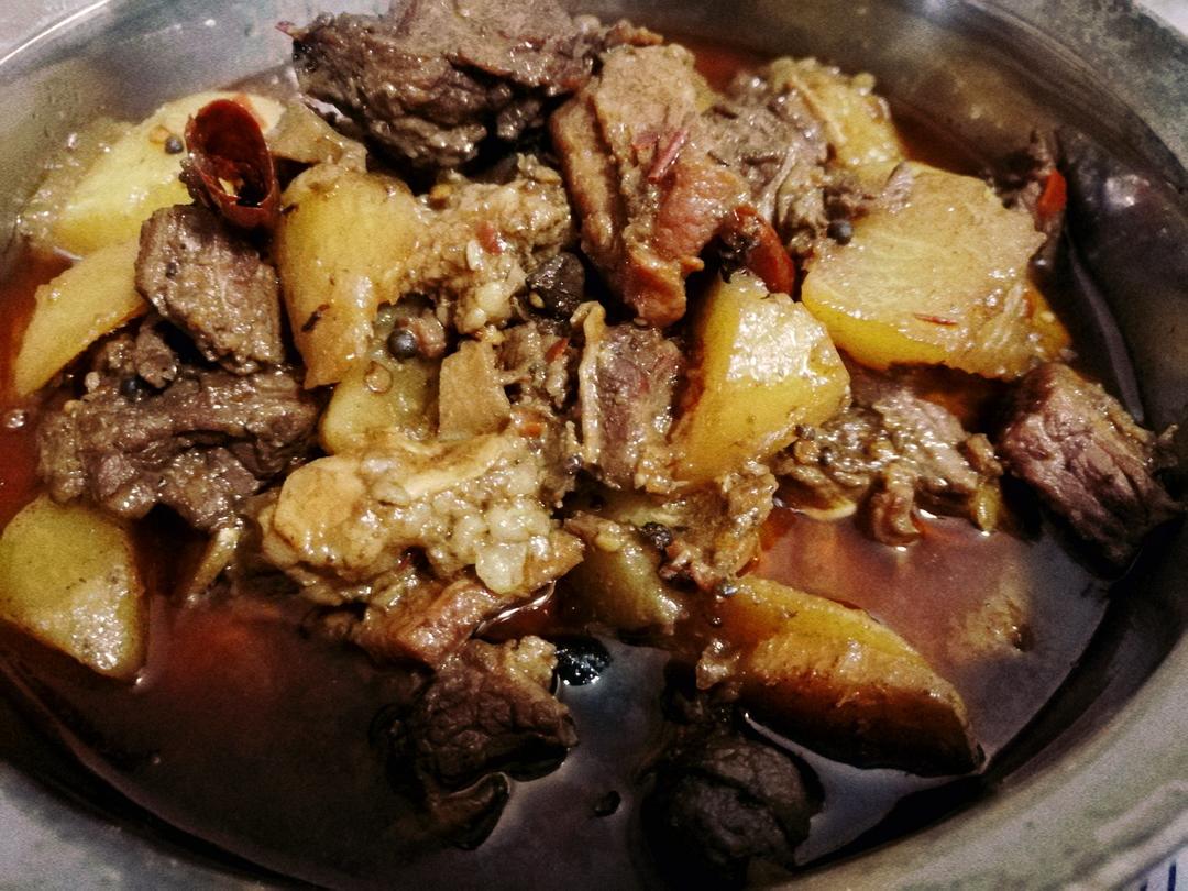 胡萝卜土豆烧牛腩