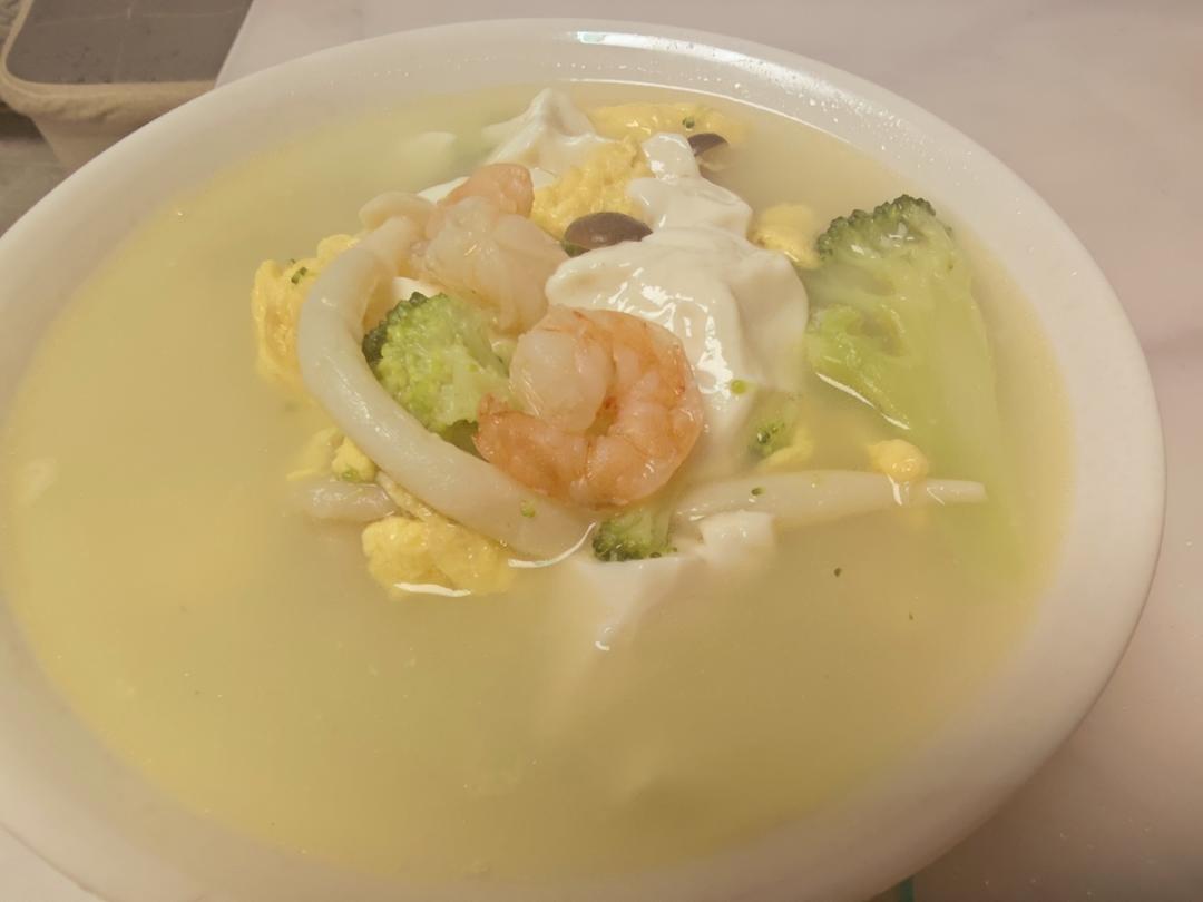 豆腐鲜虾菇菌汤