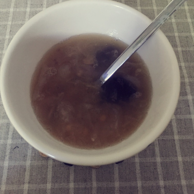 红枣银耳莲子羹