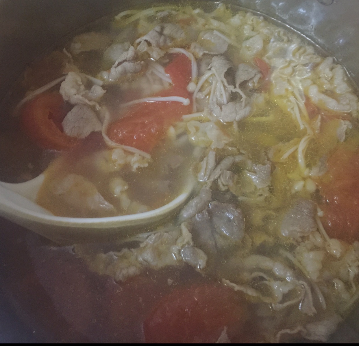 金针菇肥牛番茄锅