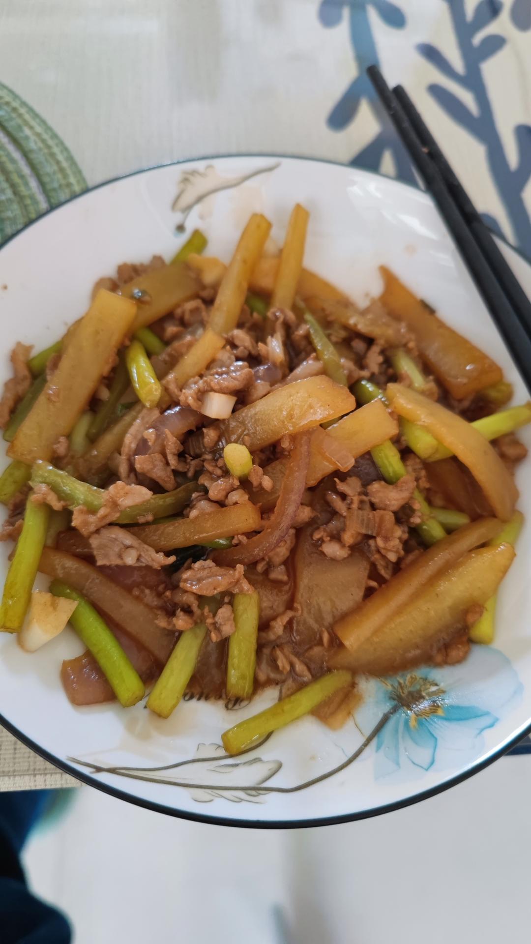 青椒肉丝，这样炒太好吃了。