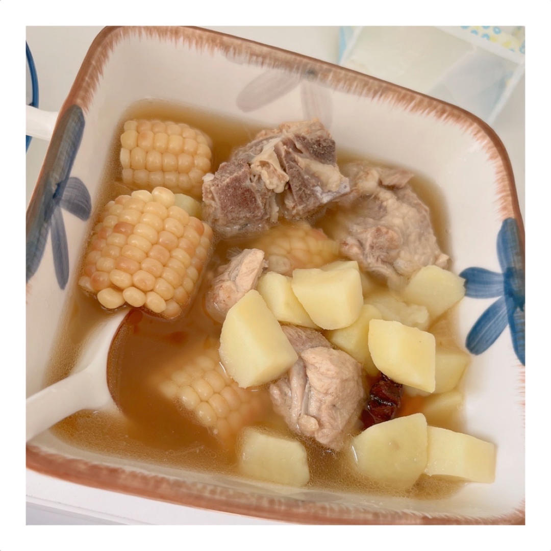 滋补养生 —— 玉米胡萝卜清炖排骨汤🌽