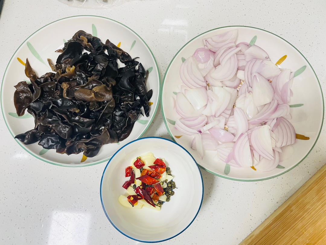 洋葱炒木耳