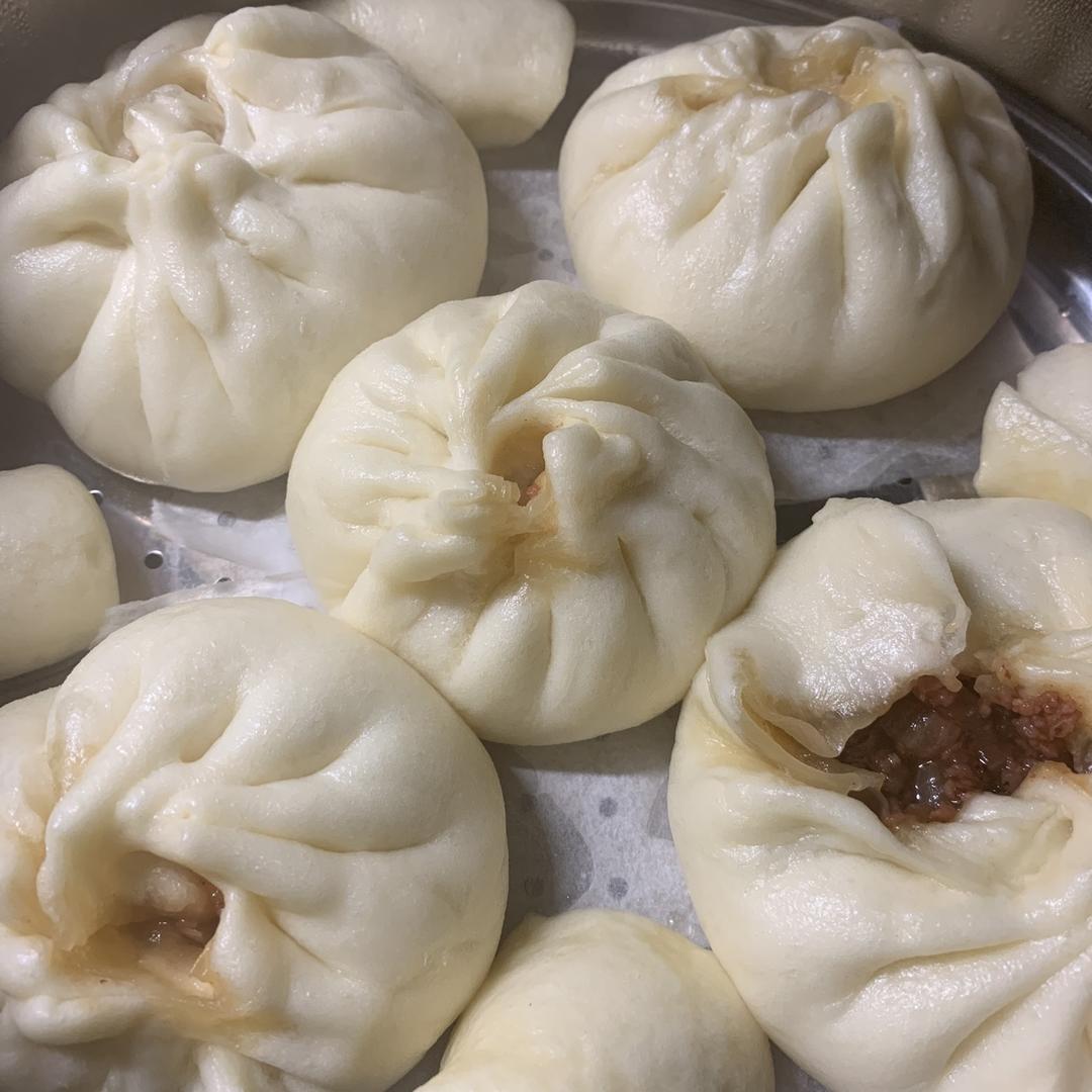 云朵般松软爆浆蜜汁叉烧包
