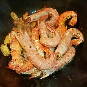 快手葱烧阿根廷红虾的做法 步骤4
