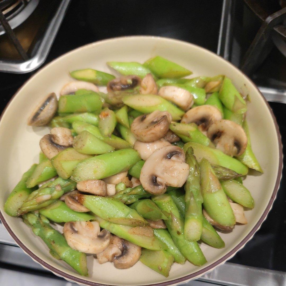 教你做最好吃的芦笋炒蘑菇 新手速get！