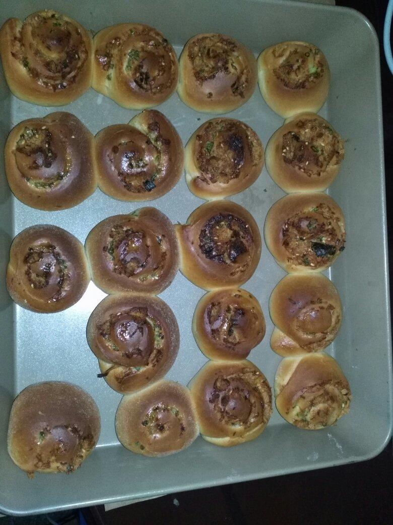 香葱肉松面包卷