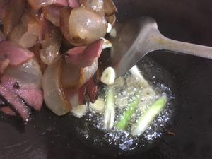 豆豉炒腊肉的做法 步骤6