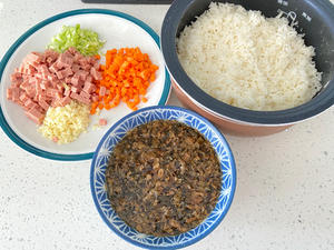 梅干菜炒饭的做法 步骤1