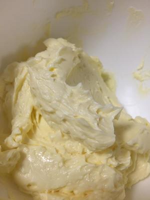 酸奶奶酪霜-韩式裱花奶油霜的做法 步骤3