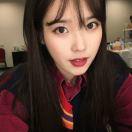 努力学做饭的漂亮美女