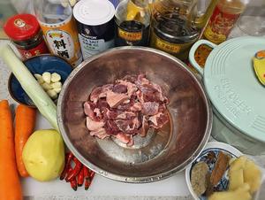 #家常菜#  
独家秘方—香辣红烧牛肉（牛腩）🥩的做法 步骤1