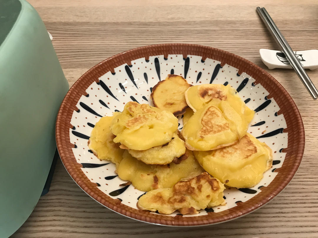 1盒酸奶2个鸡蛋，上锅一烙，真香！孩子一次吃5个！