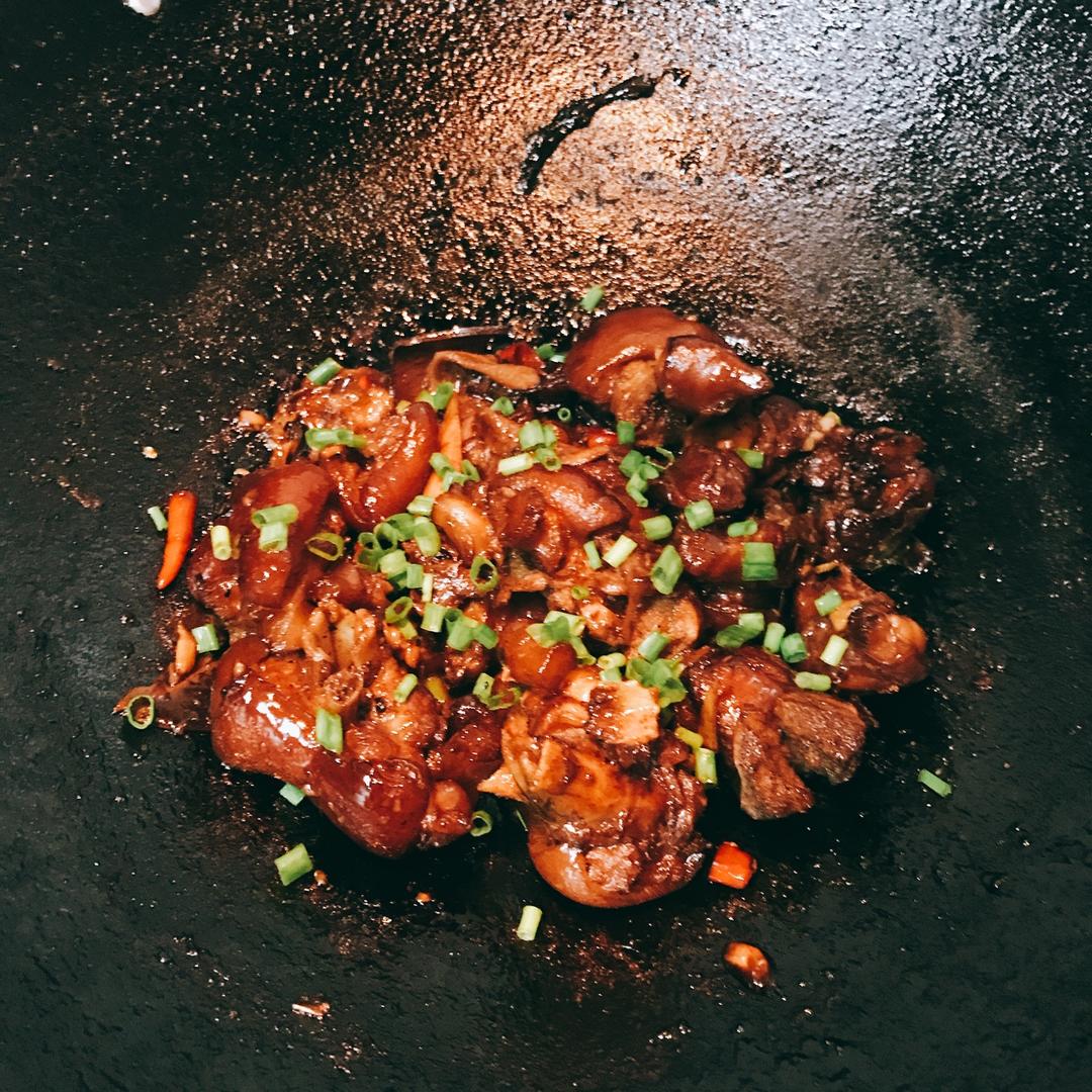 美味的家常菜：红烧猪蹄