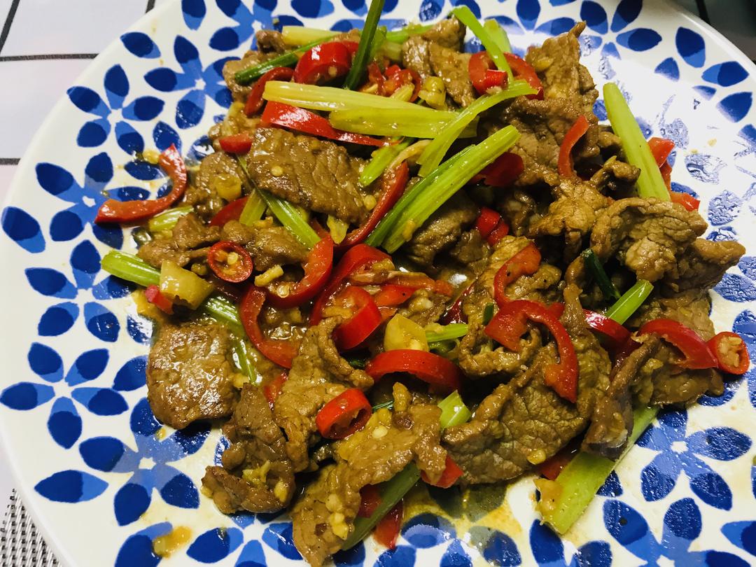 小炒牛肉（肉嫩味香）