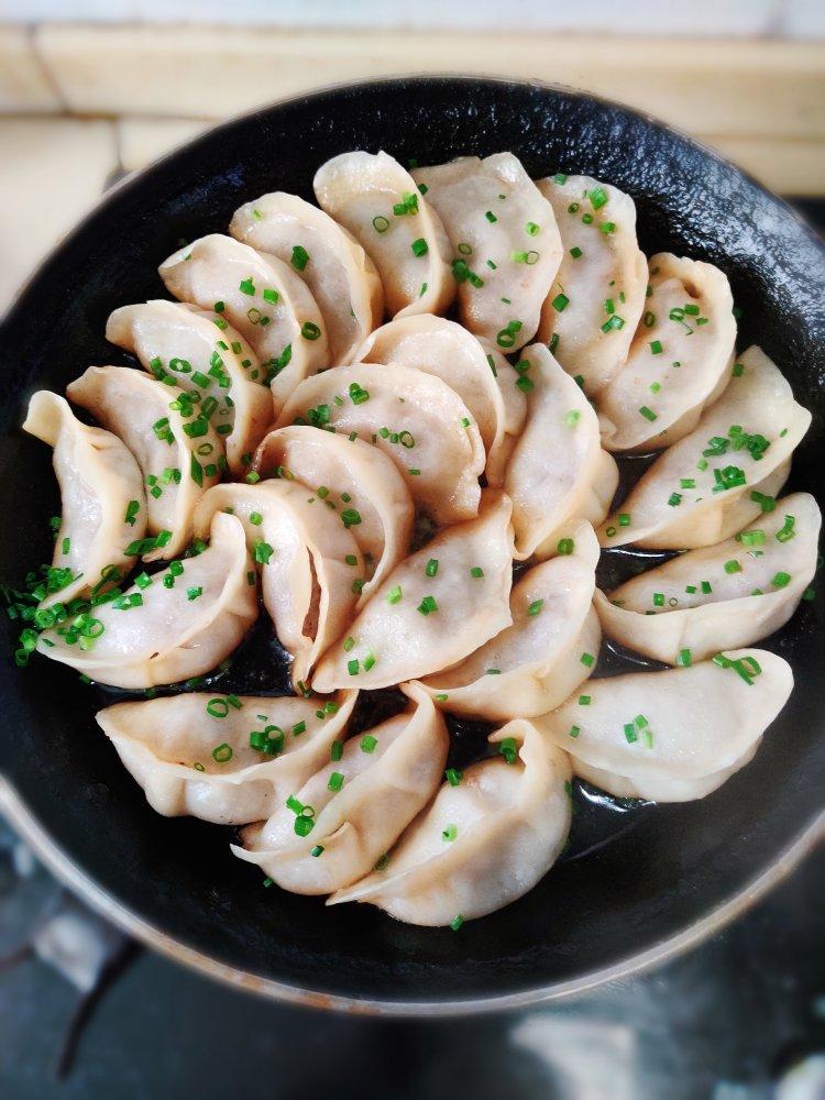 上海味道的鲜肉锅贴