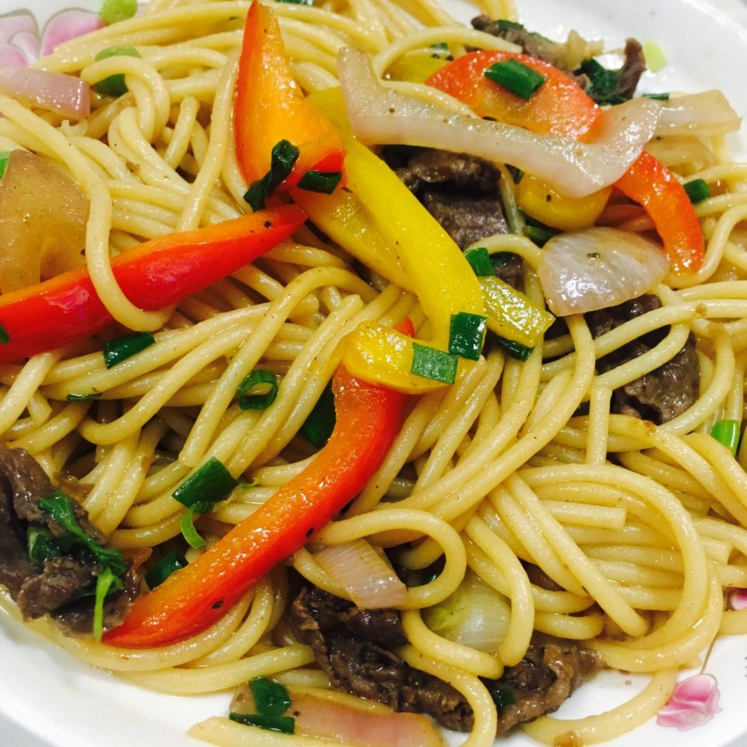 黑椒牛柳炒意面