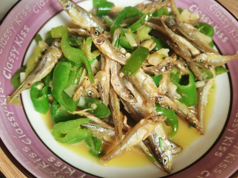 青椒小鱼干