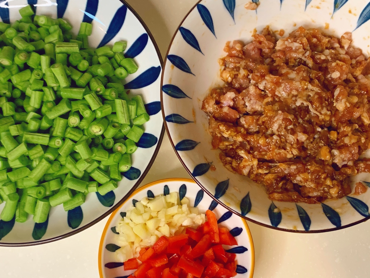 米饭杀手❗️分享巨下饭的肉沫豆角～的做法 步骤1