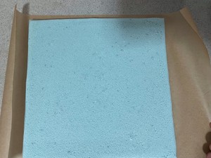 高颜值甜品❗️蓝颜蜜桃蛋糕卷的做法 步骤10