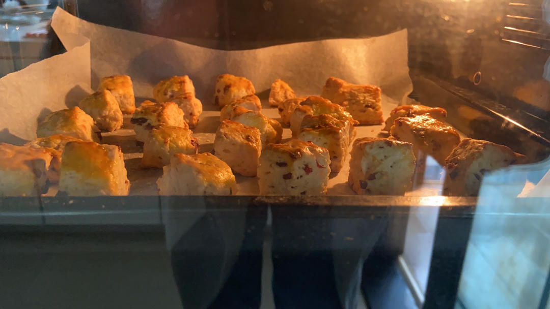 消耗淡奶油的司康