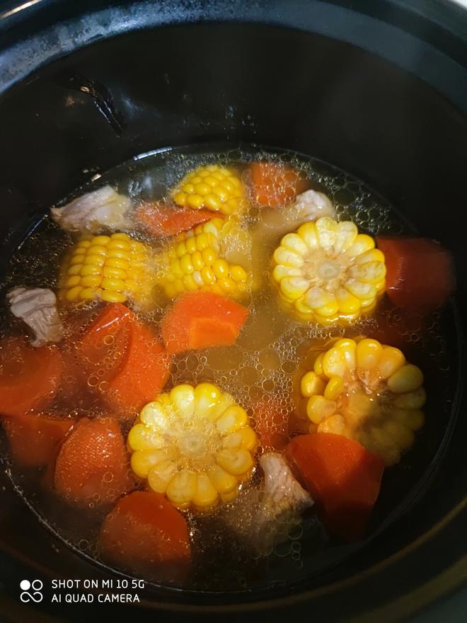 超级简单的玉米排骨汤的做法