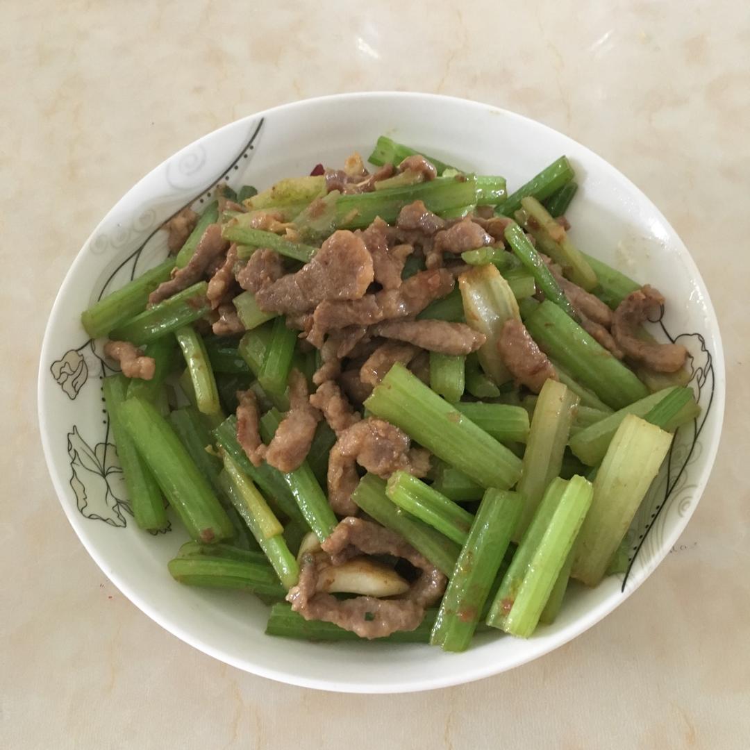 芹菜炒牛肉【附让牛肉嫩嫩的小秘密】