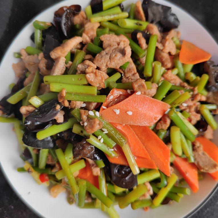 蒜苔木耳炒肉