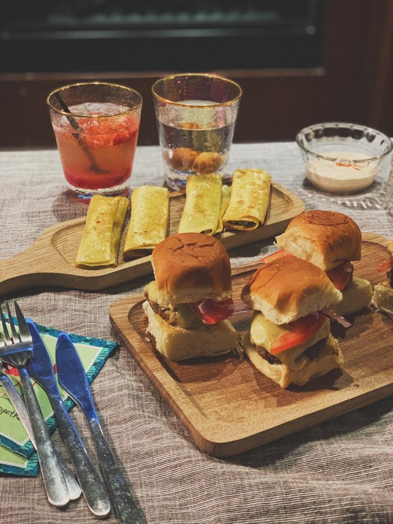 从国外私厨偷学来多汁蓝芝士牛肉迷你汉堡🍔