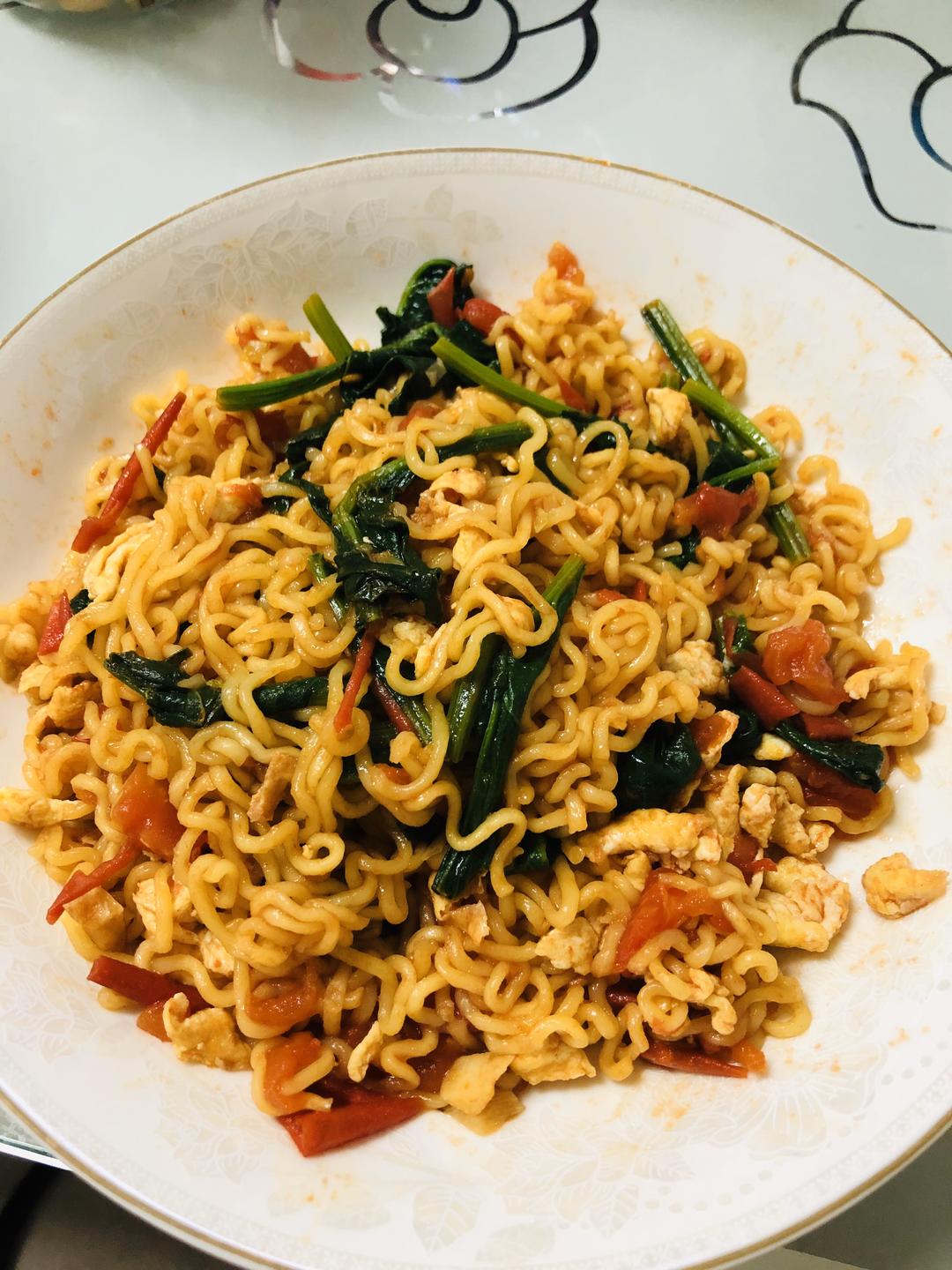 西红柿菠菜炒面