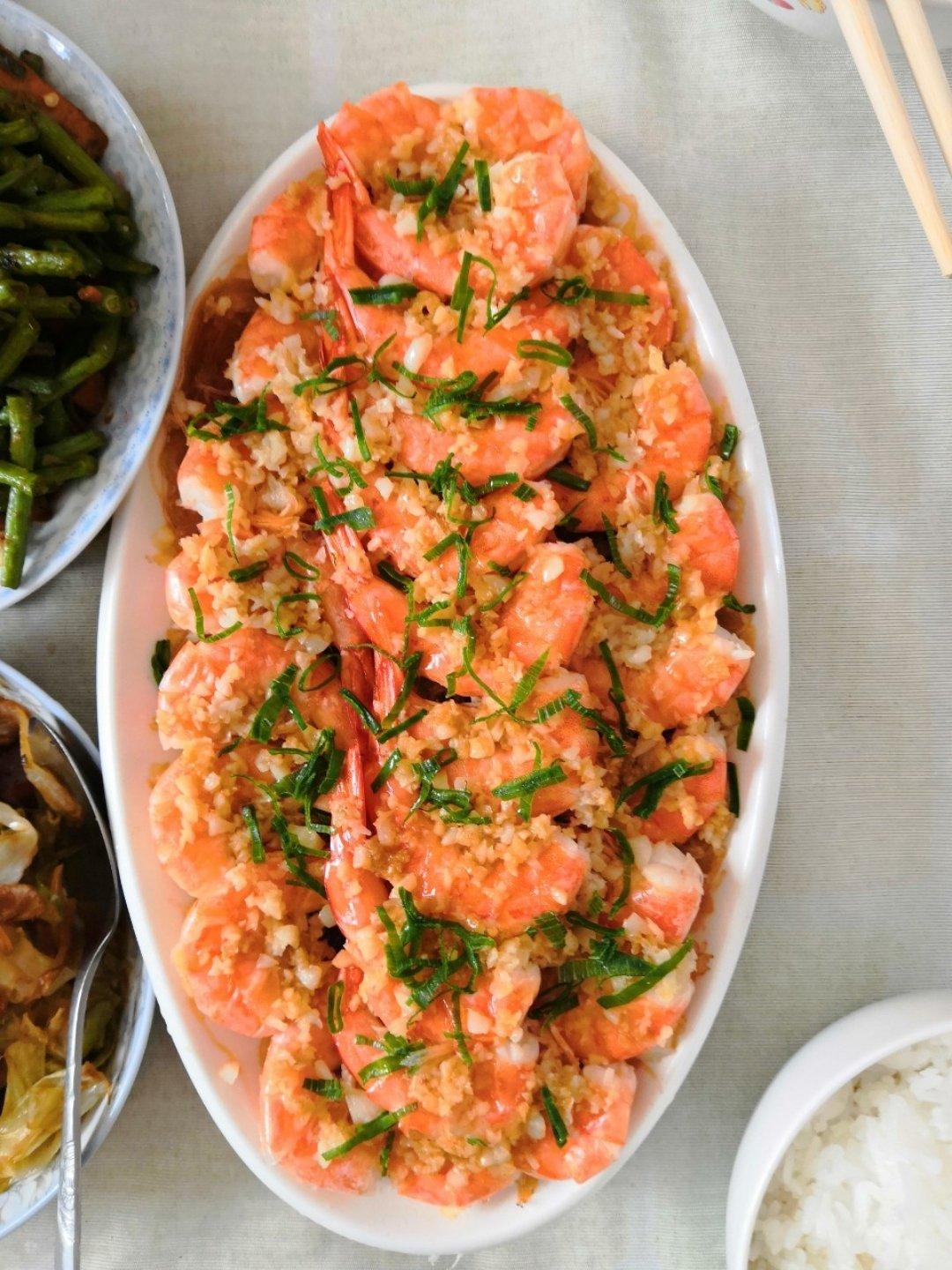 虾最美味的吃法必须是这个——蒜蓉蒸虾（多动图，孔瑶的食谱）