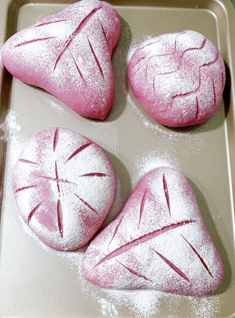 火龙果奶酪软欧包