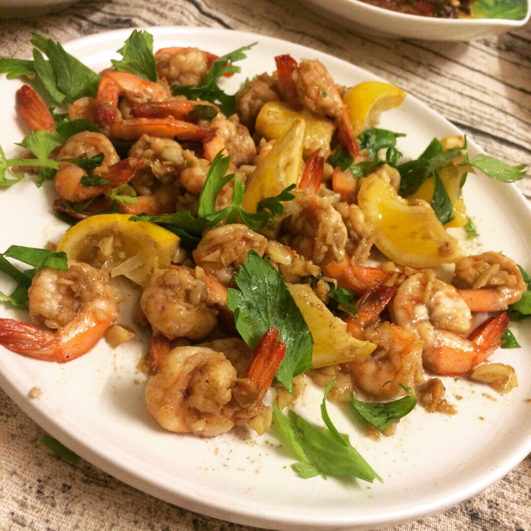 “爸气十足”私房菜：蒜香柠檬虾－视频【没牌子】