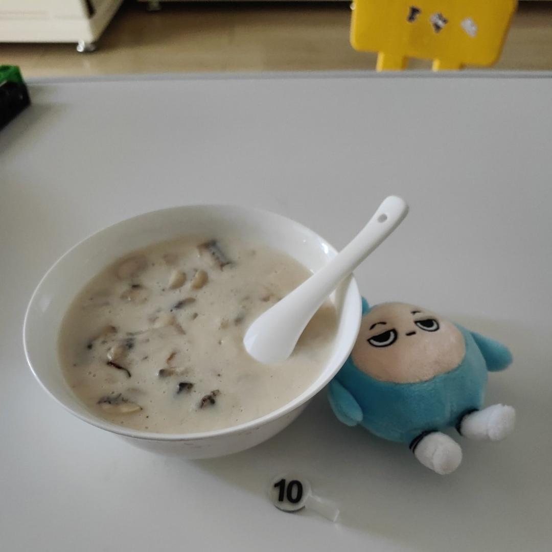 奶油蘑菇浓汤（在家也能喝的美味浓汤）