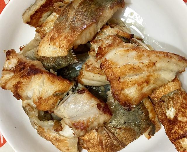 香煎（蒜烧）海鲈鱼🐟 不用炸 😻皮也脆脆的