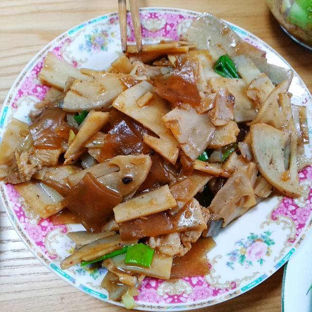 五花肉炒藕片