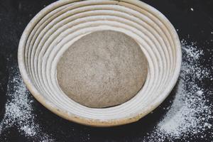 无糖无油的酸奶黑麦天然酵母面包的做法 步骤4