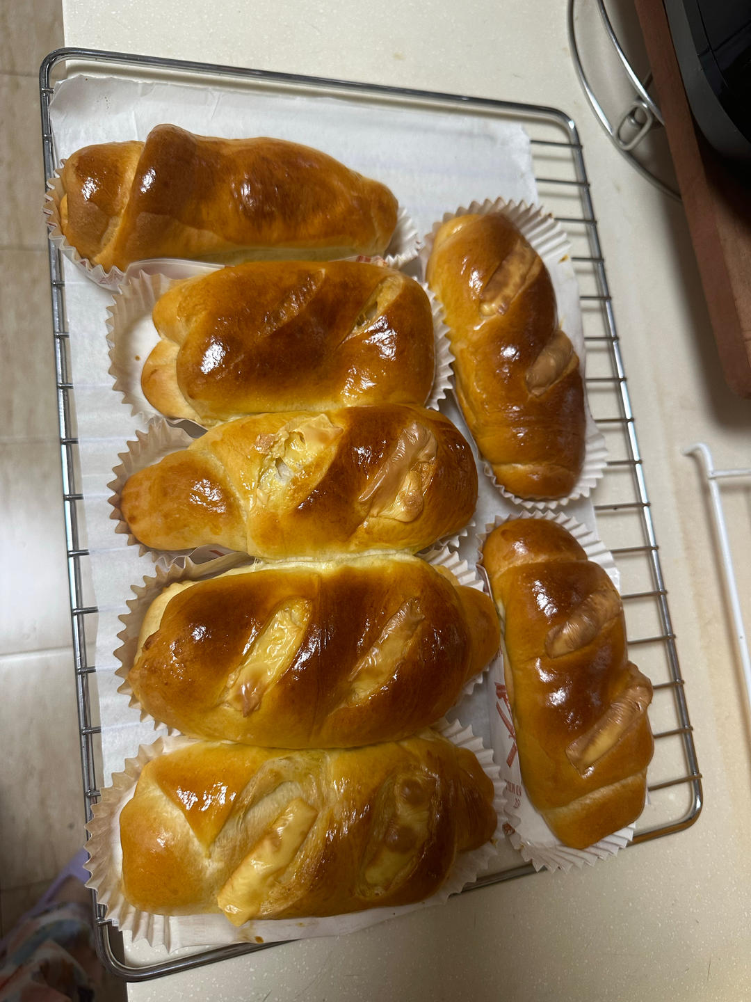 一个面团撑起一家店的台式面包—香肠面包