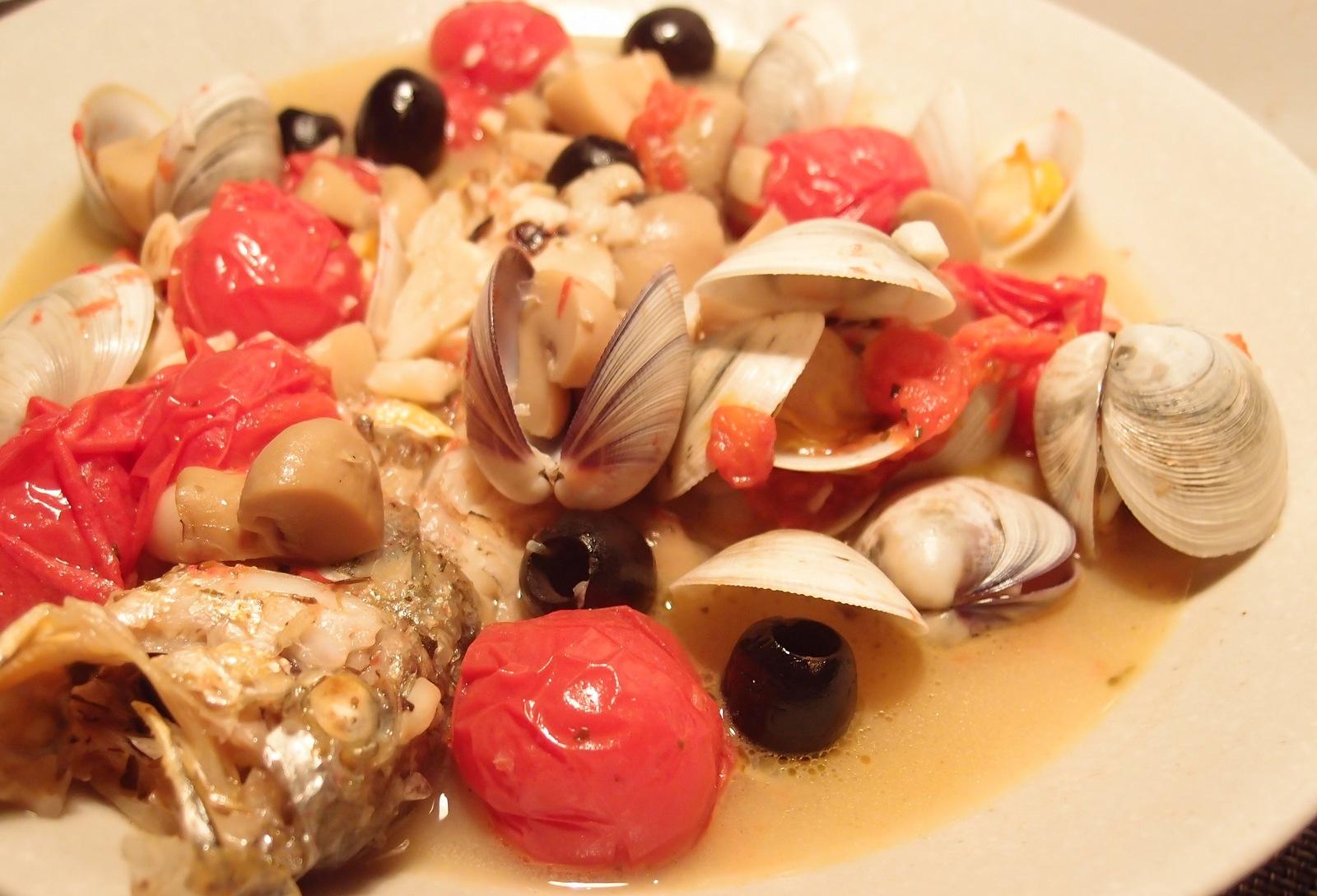 小黄鱼蛤蜊橄榄番茄汤的做法