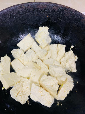 葱烧老豆腐~最简单的方法烹出堪比饭店的味道的做法 步骤3