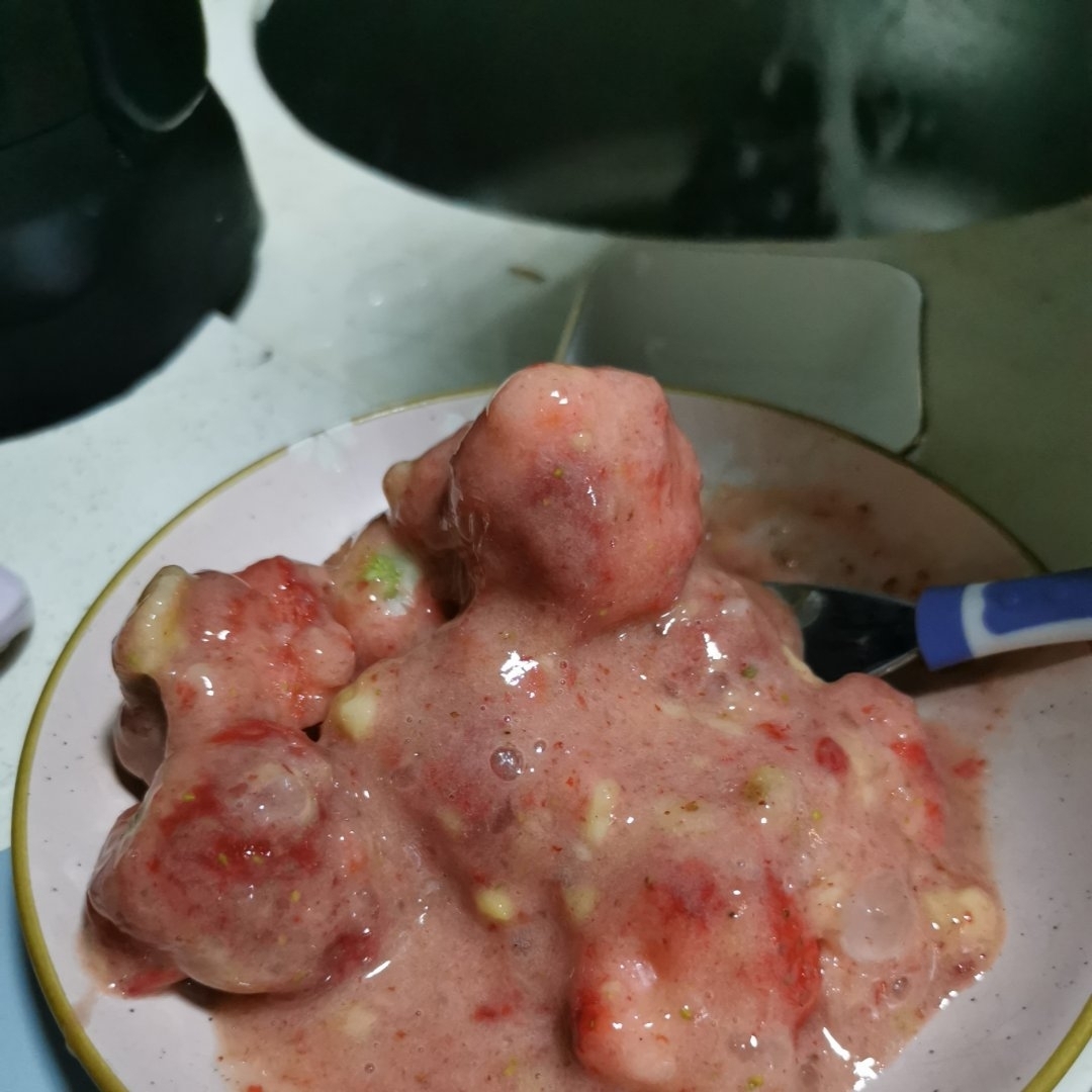 草莓冰激凌（苹果、芒果、香蕉冰激凌、水果雪泥）
