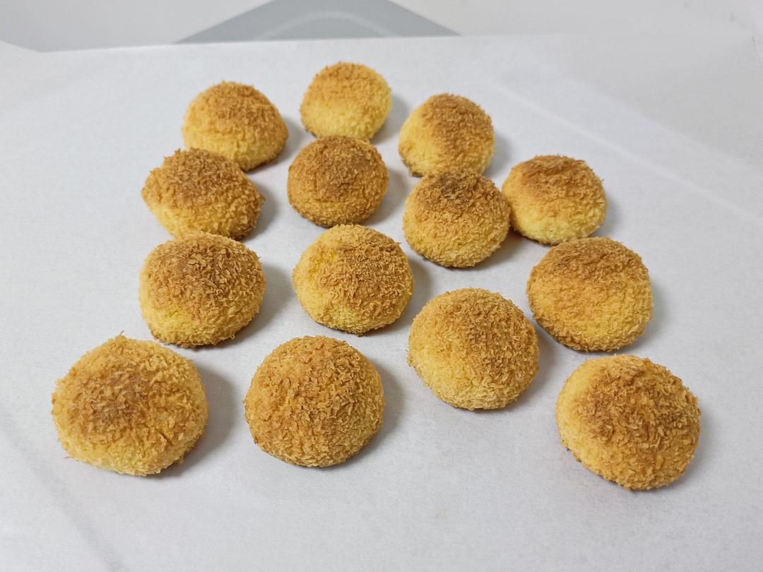 奶香浓郁，巨简单好吃的黄金椰蓉球